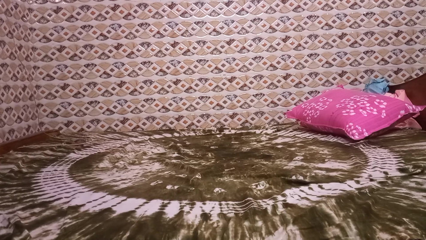 Indian sexy Bhabhi sex with devar cheating wife (Hindi and Bengali audio ) part 3 . Comments for next part