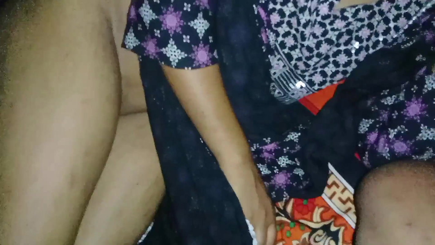 18 Year Old Indian Girl Like Sex On Ground In Desi Style
