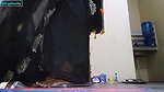 Bengali aunty kapda dho rahi thi chut dikha kar