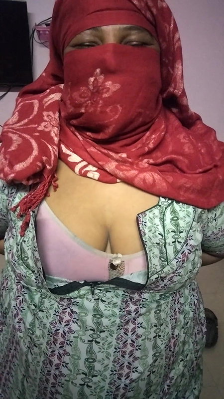 Chennai aunty nurse showing boobs