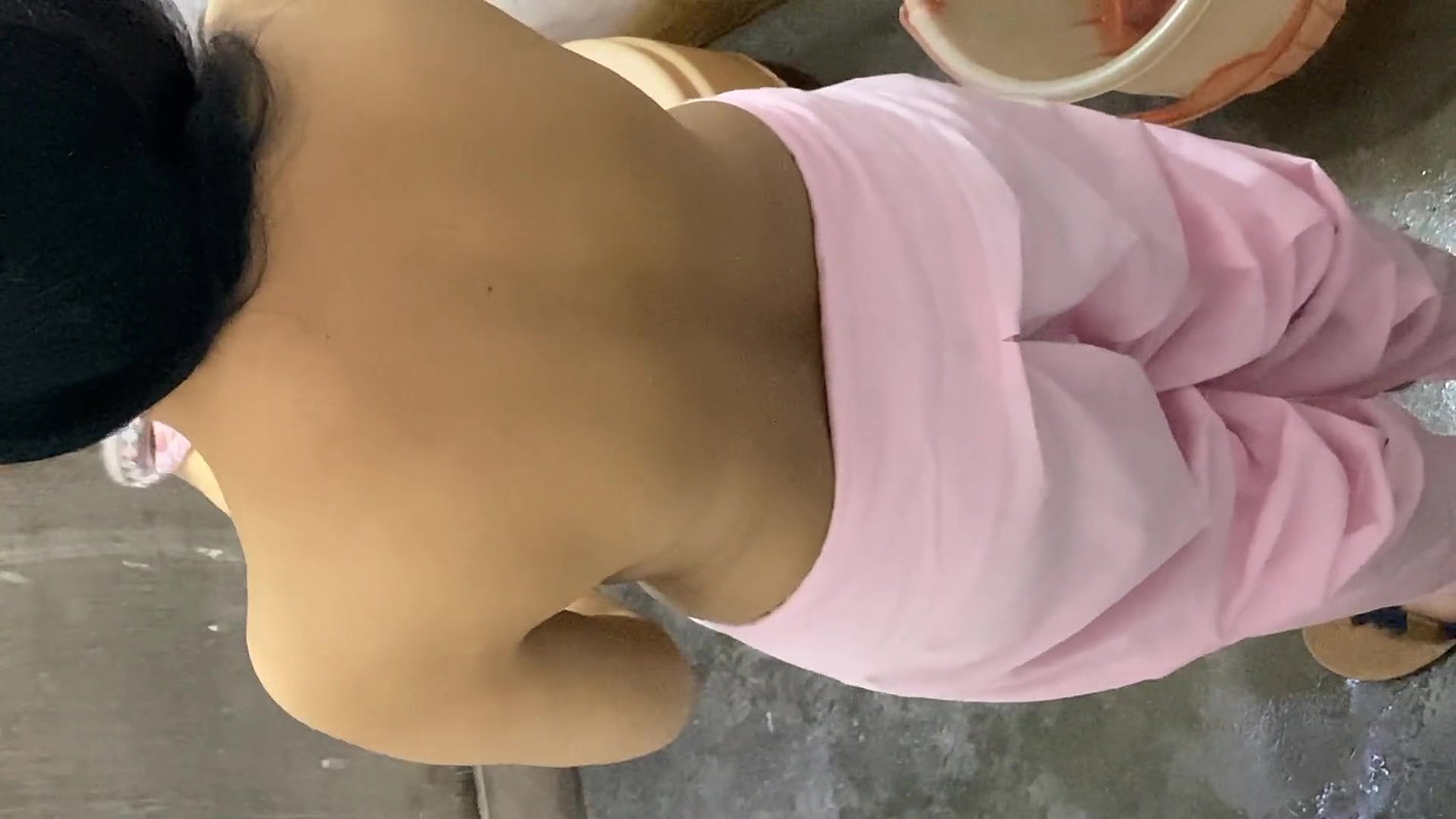 Chhoti Behen Ko Puri Nangi Hokr Nahate Dekha full Desi Village Girl Bathroom Video