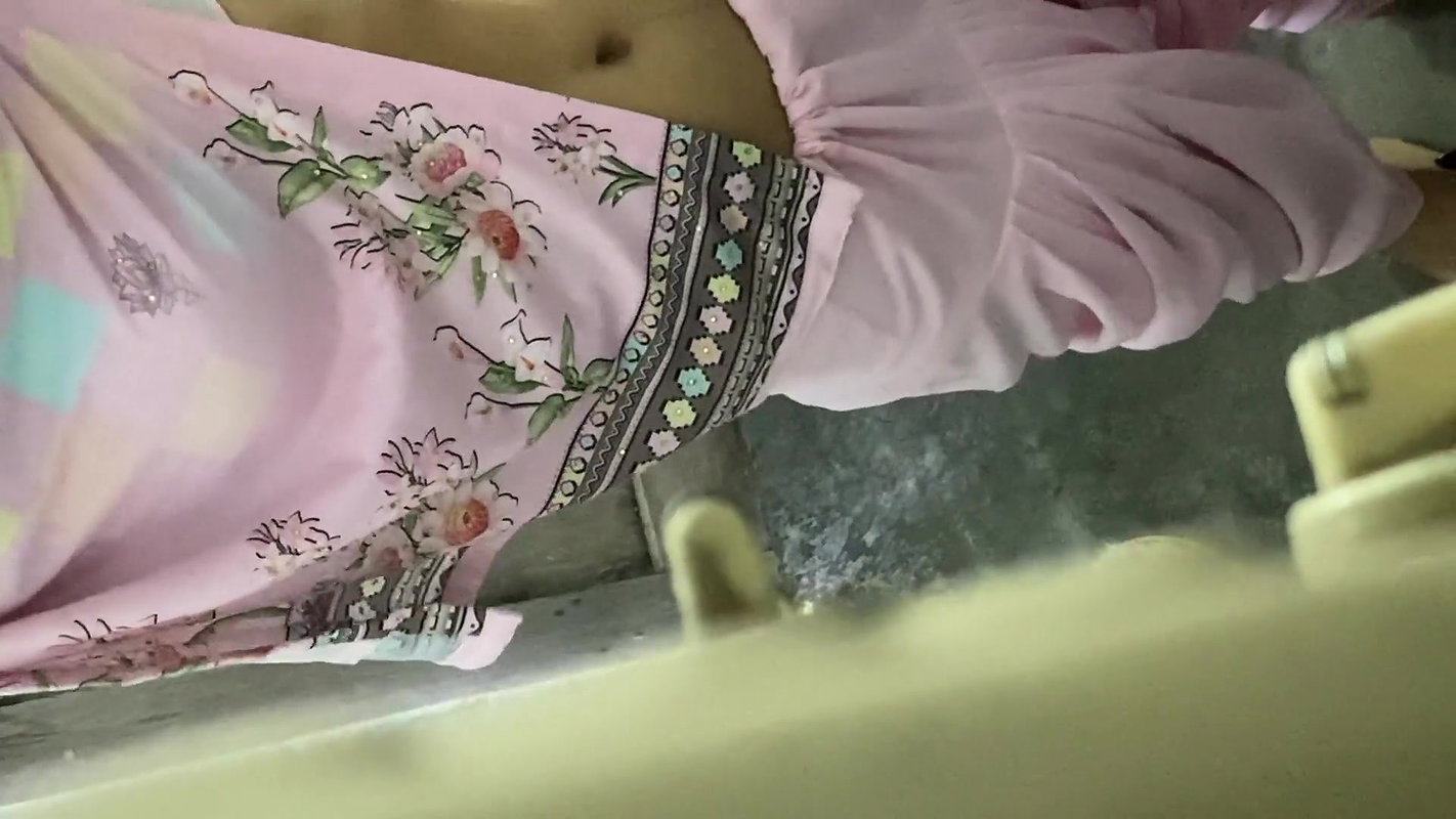 Chhoti Behen Ko Puri Nangi Hokr Nahate Dekha full Desi Village Girl Bathroom Video