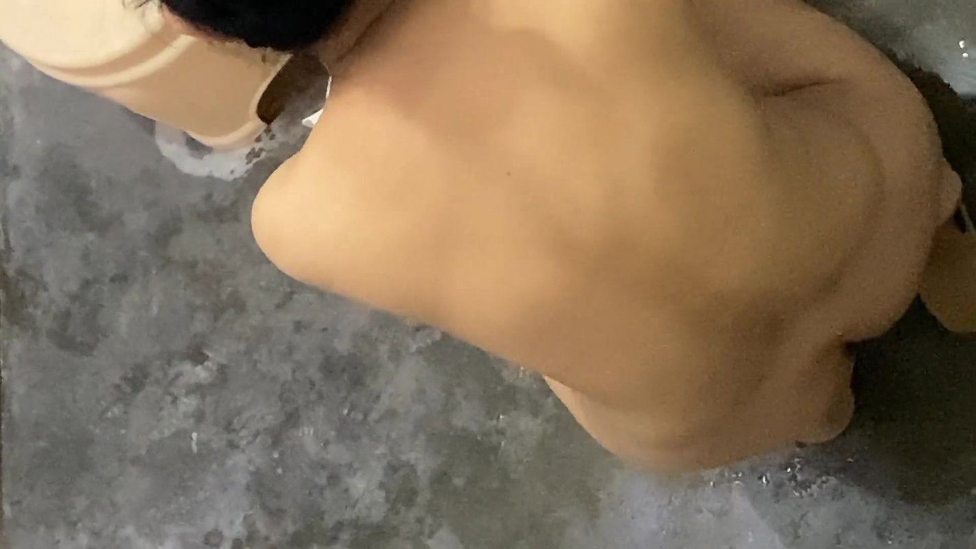 Chhoti Behen Ko Puri Nangi Hokr Nahate Dekha full Desi Village Girl Bathroom Video