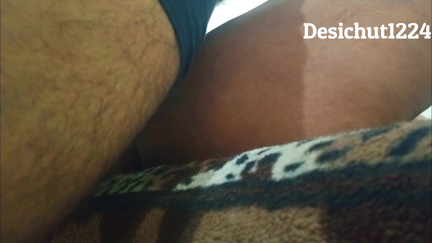 Desi Bhabhi Ne Hajamat se Apni Chut Bur Pussy ko Chudva Li Desi Hindi Chucai Big Cock