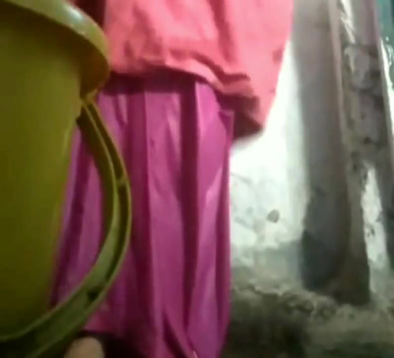 Indian bhabhi takes bath – camera