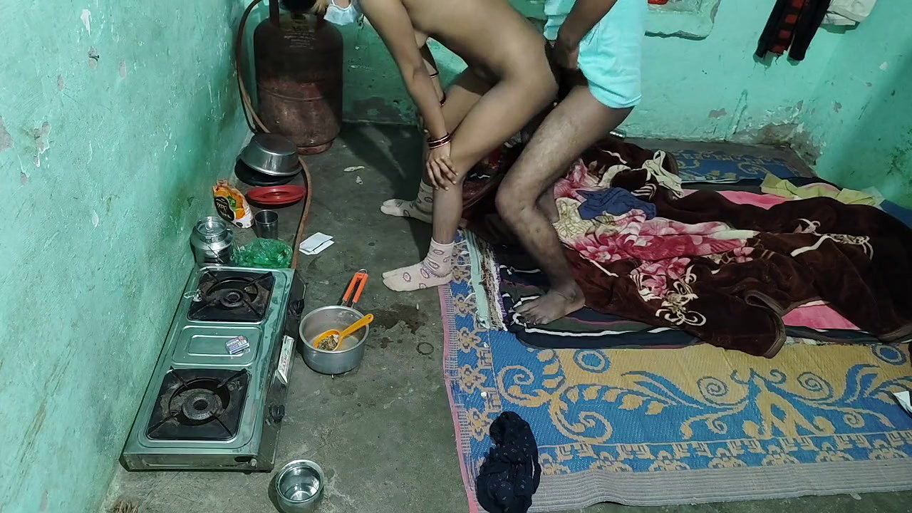 Hot wife come in night full hard chudai hindi audio