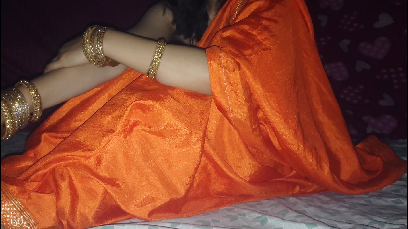 Bhabhi ji Akele Me kar rhi thi chut me ungli fir devar ne krdia kch aisa