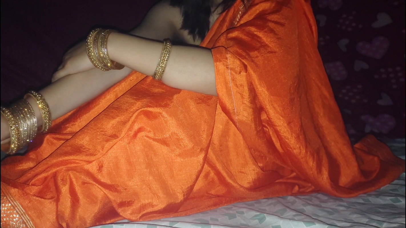 Bhabhi ji Akele Me kar rhi thi chut me ungli fir devar ne krdia kch aisa