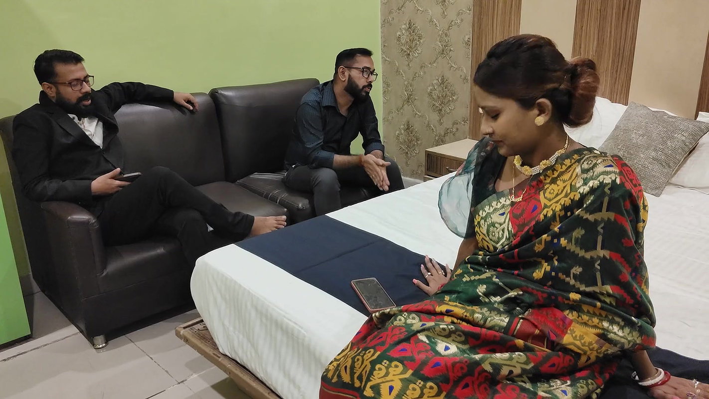 A couple made a hardcore fucking session infront of registror who came to made them divorce