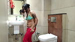 Bhabhi bathroom me naha rahi thi devar aake chod diya