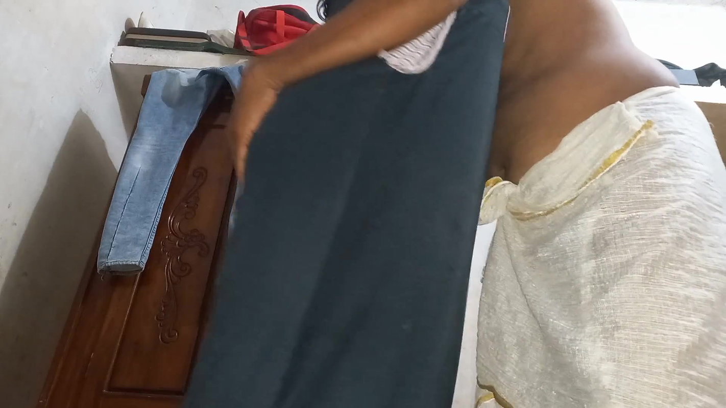 Bhabi came to my home forunatly no body there we enjoyed very much sex