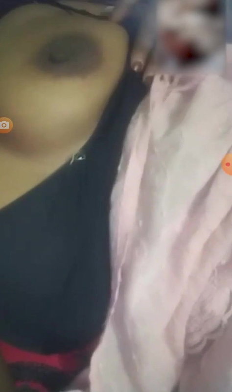 Paid Girl Shows Boobs on Vc