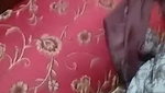 Mature bhabhi giving handjob