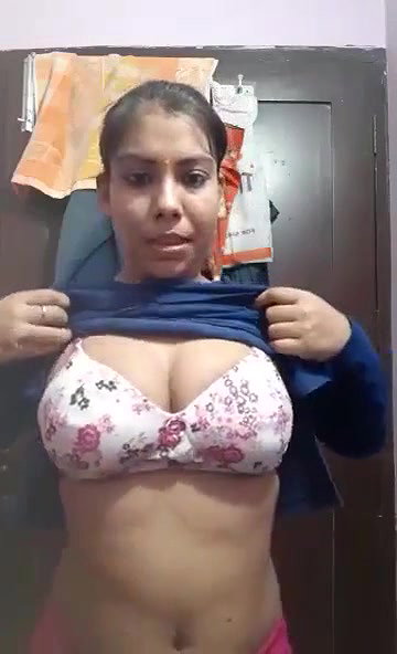 Desi Bhabhi Super Boobs Show