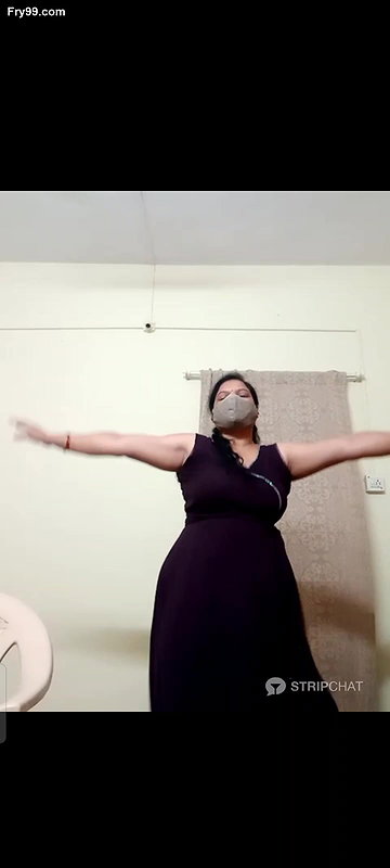 Desi Marathi aunty sexy dance on webcam show