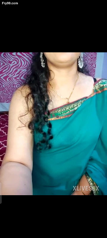 Green colour saree, newly married Indian bhabhi in hot video