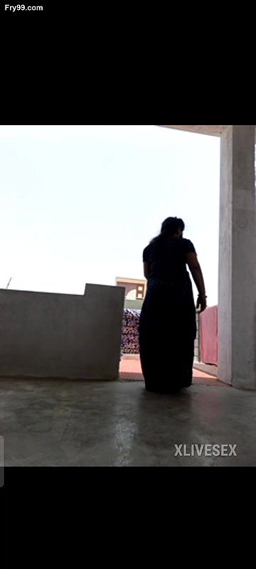 Marathi Geeta bhabhi show pussy
