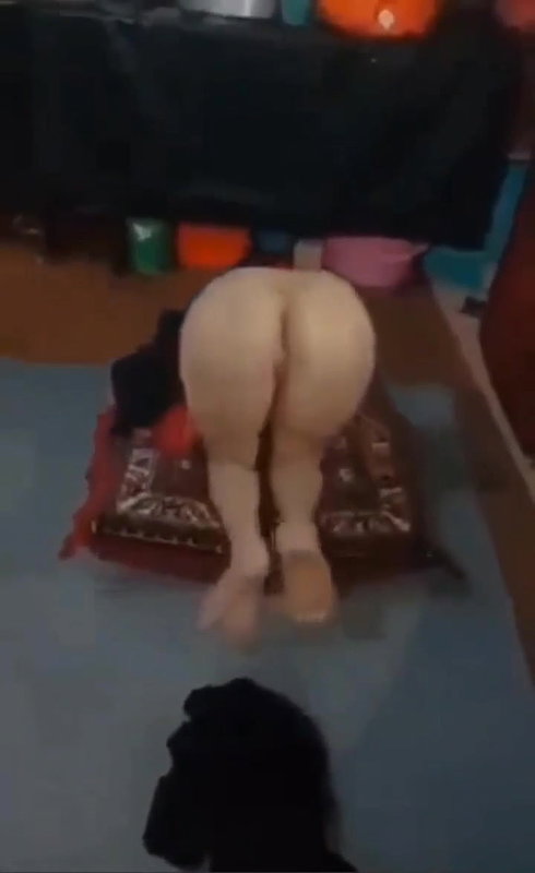 Pathan Wife Showing Ass and Pussy
