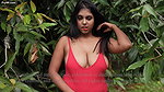 NAARI Magazine Bong Beauty Roohi loose bra with big boobs jiggling
