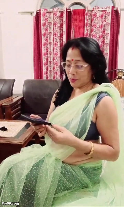 Telugu aunty full romance with her car driver in outdoor Agent Bathroom