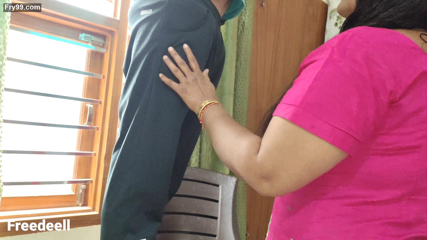 indian Stepmom got Horny. Hindi