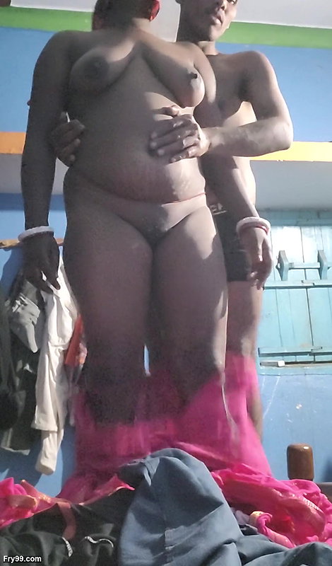 Bhabhi was fucked after applying oil in the village