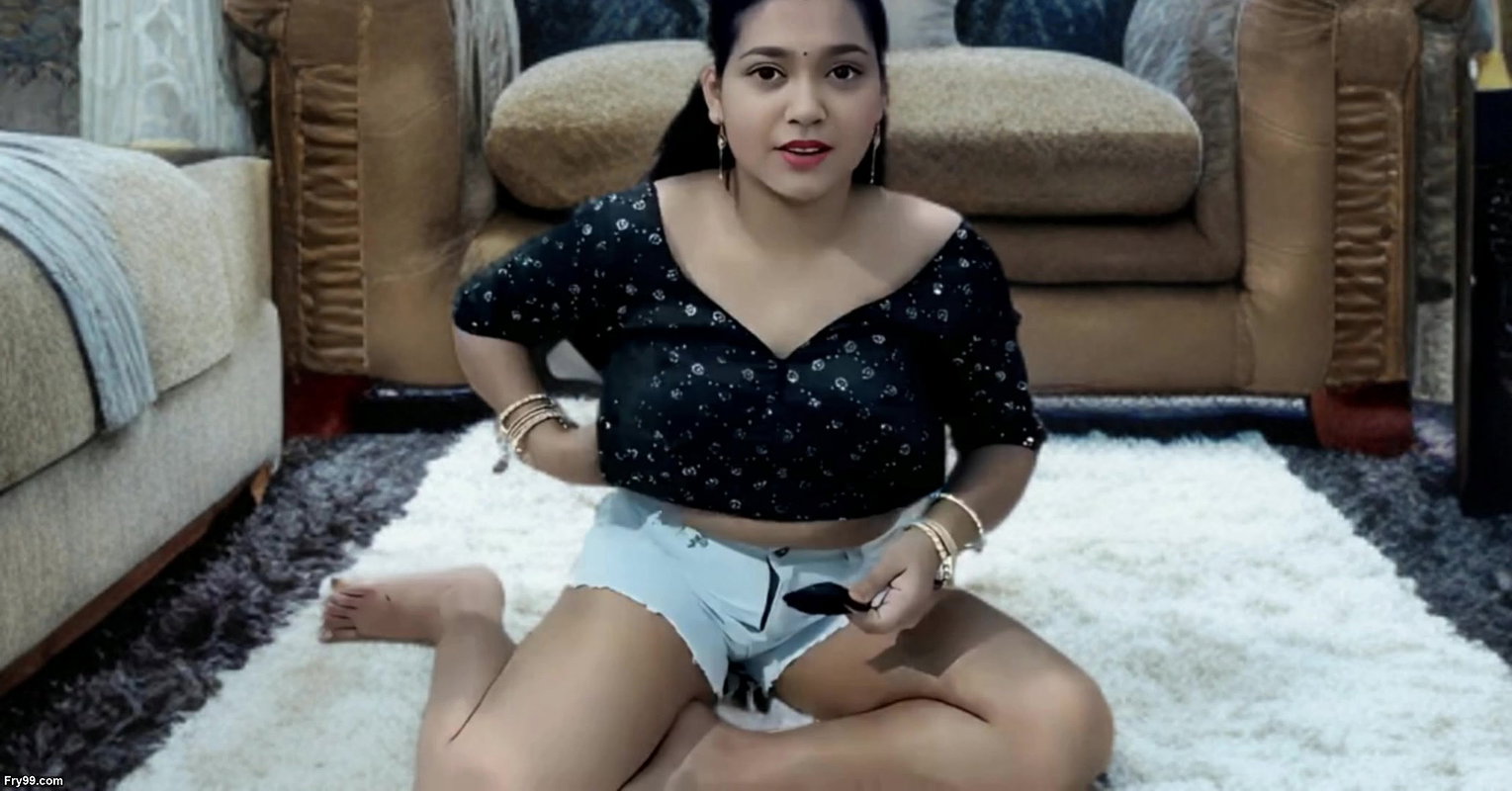 Bhabhi ka blouse fat Gaya devar ne uthaya Maja, desi hindi audio porn sex