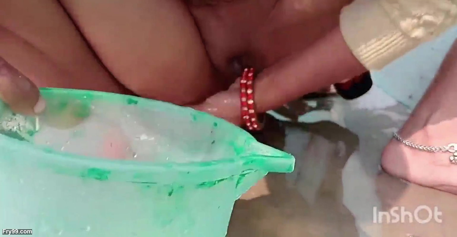 Desi Bhabhi got herself fucked after cleaning the hair of her pussy