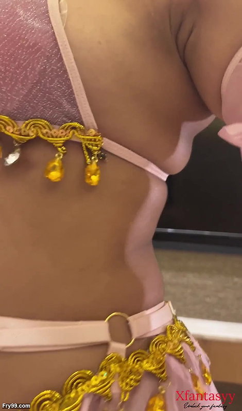 Hot desi Indian girl performing sexy dance
