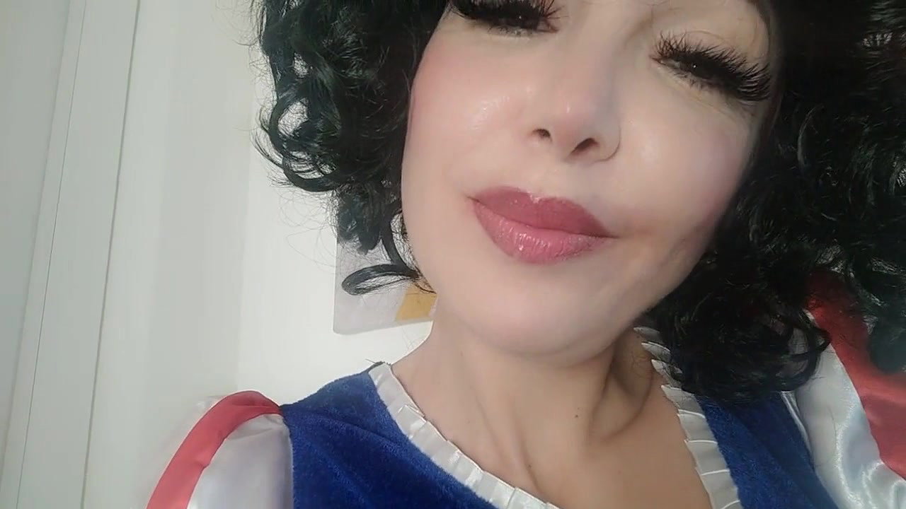 Snow White divore you, stupid dwarf