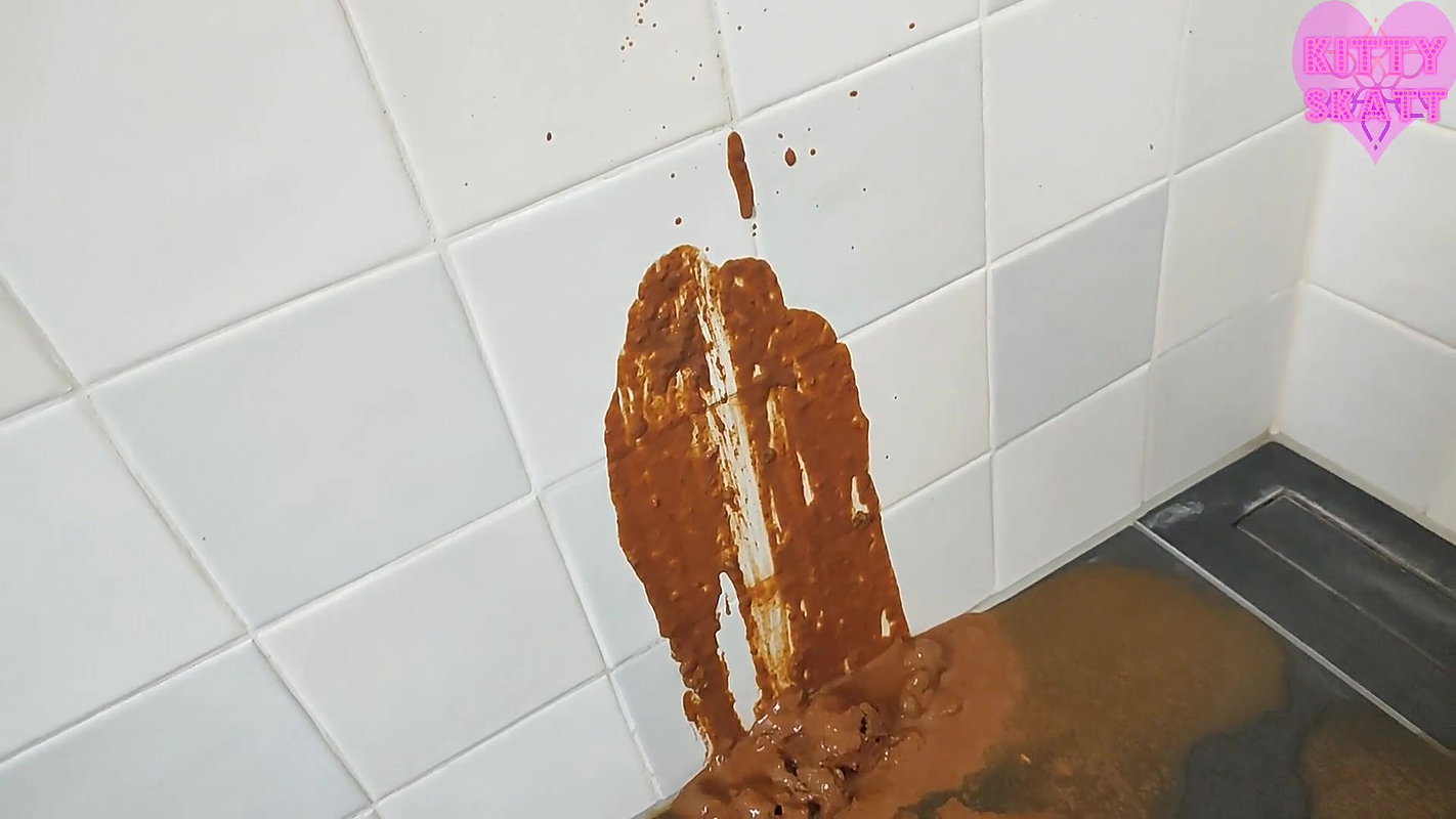 Kitty Skatt I painted the wall with diarrhea