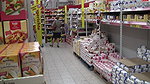 neDD28 Jeanspiss in der Einkaufshalle