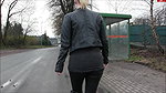 90Dreister Public Piss auf den Haltestellen Sitz