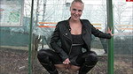 90Dreister Public Piss auf den Haltestellen Sitz