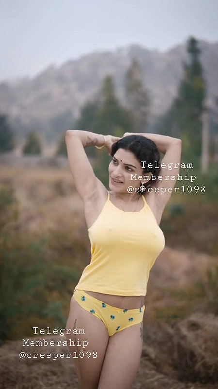 Reshmi out door nude self boobs pussy massage