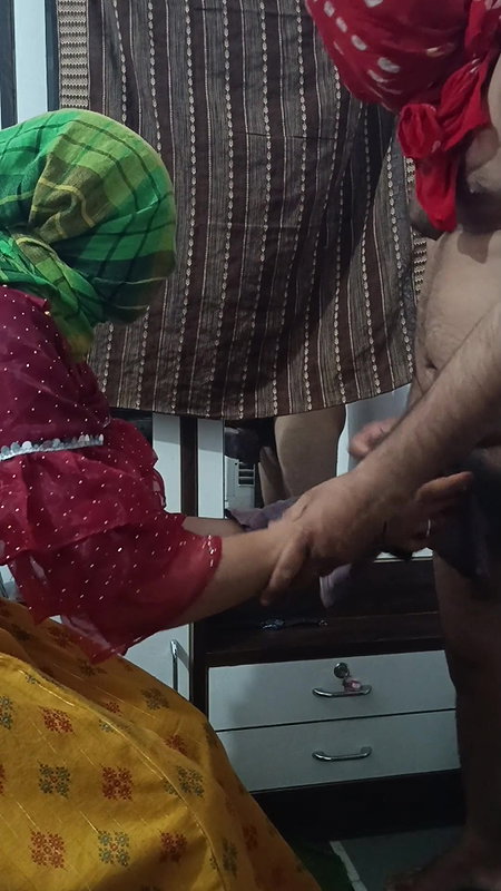 Tharki father-in-law gave video to his daughter-in-law from behind