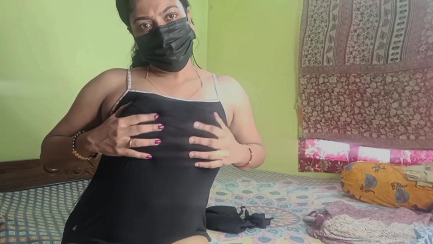 Desi Village Aunty Lavisha Changing Saree, Hairy Pussy Caught in Close-Up