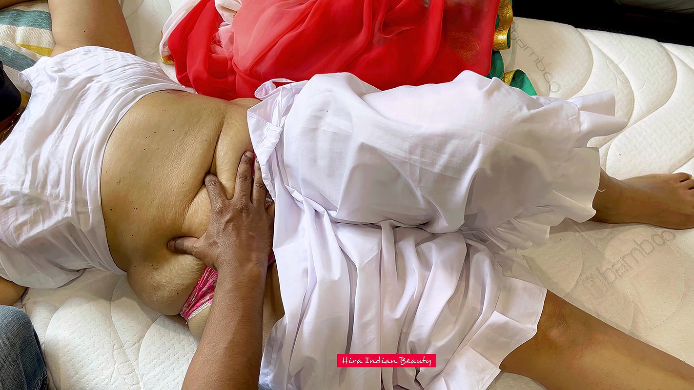 Step Son’s Massage to his Mom in Saree – Navel and Pussy Massage – Moans Very Louder