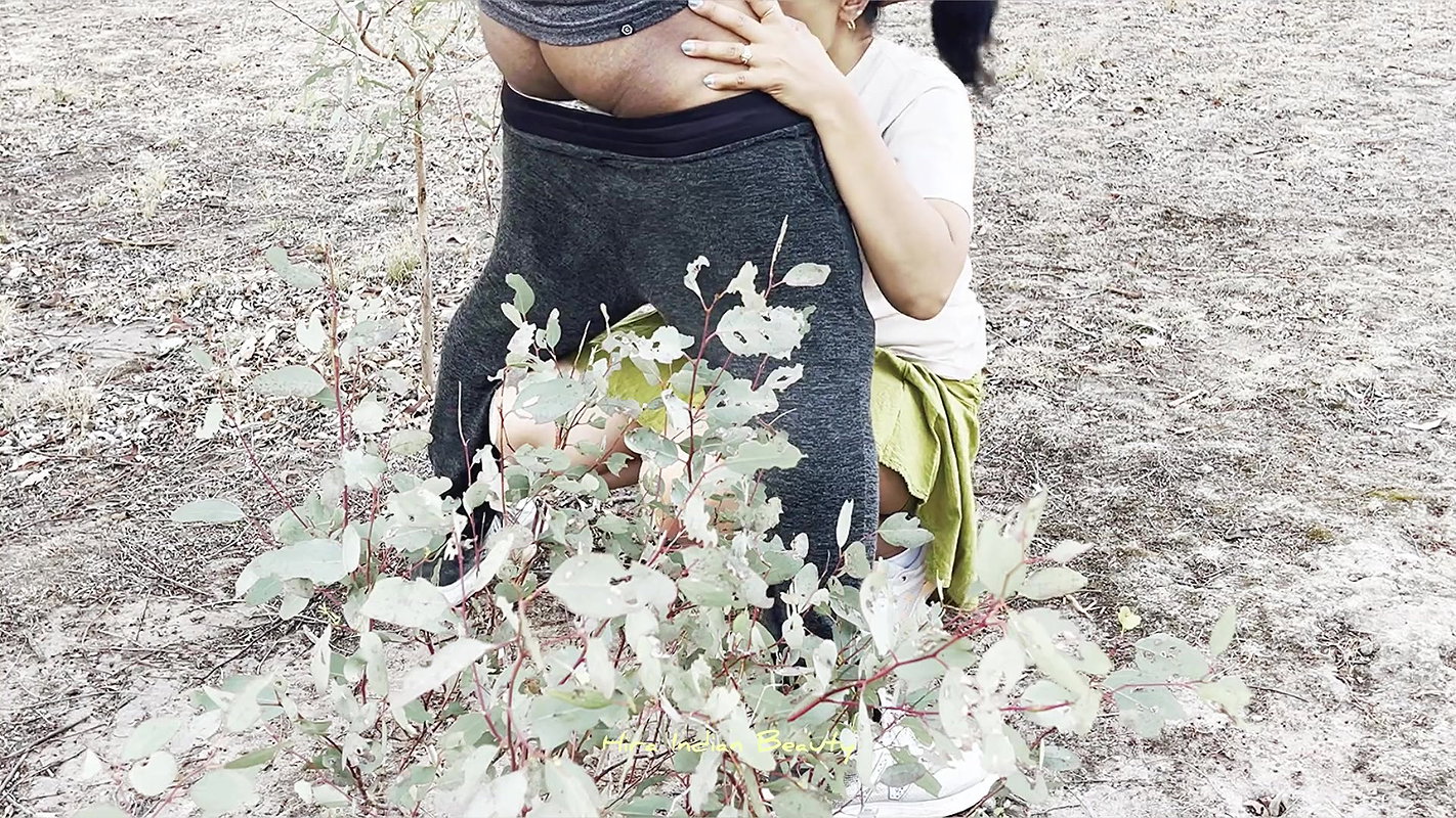 Indian MILF Gives Hardcore Blowjob – Outdoor Sex – Desi Mouth Fuck