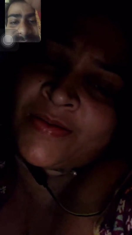 Hot bhabi showing