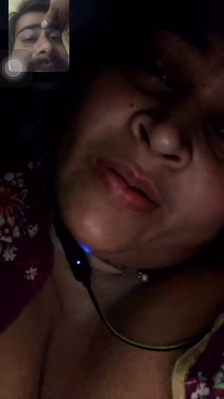 Hot bhabi showing