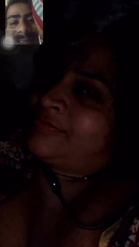Hot bhabi showing