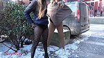 514602238xyNaty sing in the middle of the street