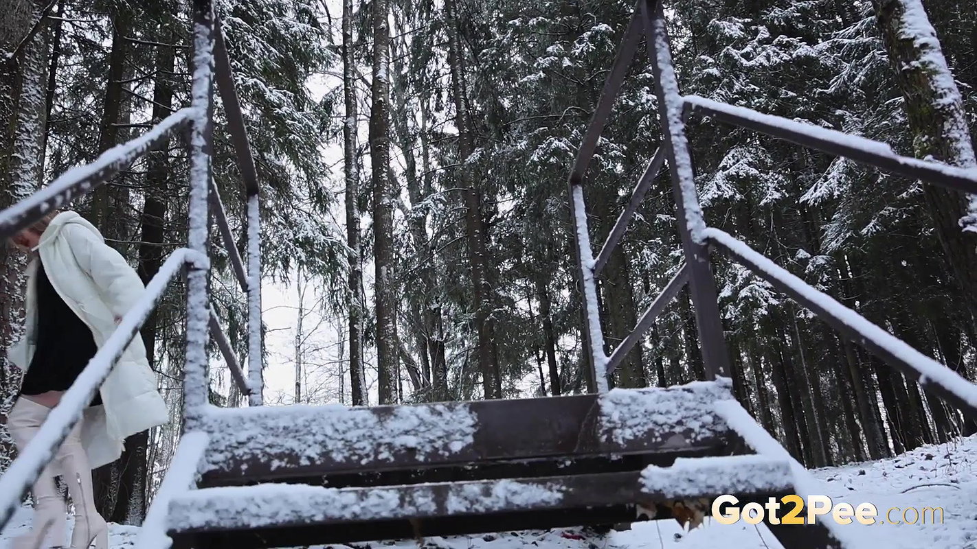 Classy In Snow 1080p Got2Pee