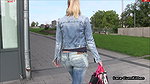 hopping Piss JEANS GIRL pisst sich ein Shopping Piss JEANS GIRL pisses herself