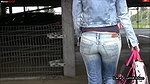 hopping Piss JEANS GIRL pisst sich ein Shopping Piss JEANS GIRL pisses herself