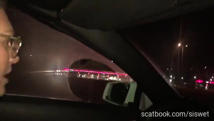 Siswet Big Pee In The Parking In France