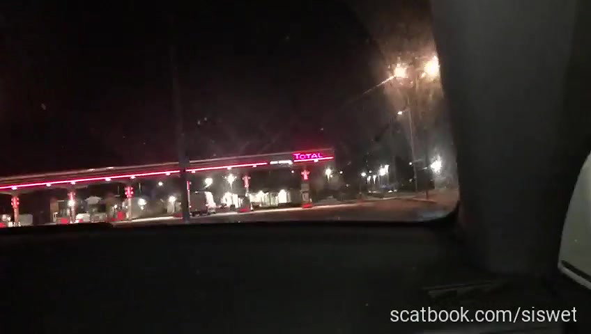 Siswet Big Pee In The Parking In France