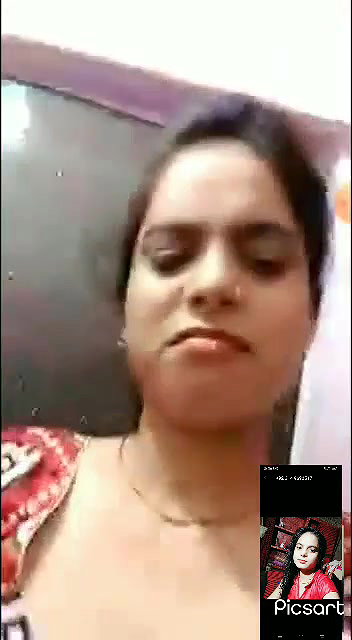 Desi girl Shows Her Boobs on VC