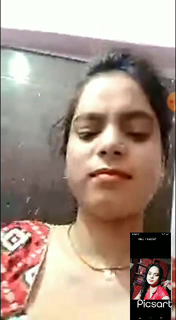 Desi girl Shows Her Boobs on VC